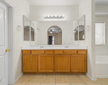 13271 W Clarendon Avenue - Photo Thumbnail 16