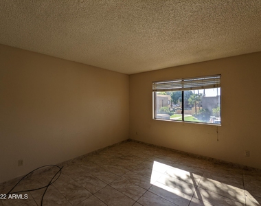 3535 W Tierra Buena Lane - Photo Thumbnail 5