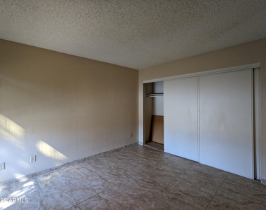 3535 W Tierra Buena Lane - Photo Thumbnail 14
