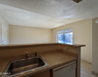 3535 W Tierra Buena Lane - Photo Thumbnail 11