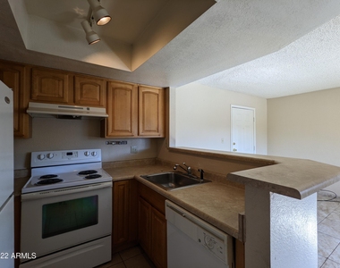 3535 W Tierra Buena Lane - Photo Thumbnail 10