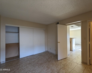 3535 W Tierra Buena Lane - Photo Thumbnail 17