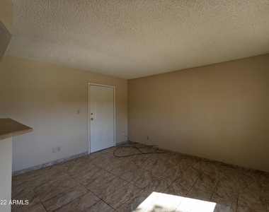 3535 W Tierra Buena Lane - Photo Thumbnail 6