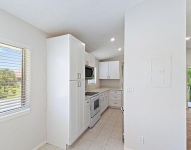 6531 Chasewood Drive - Photo Thumbnail 9