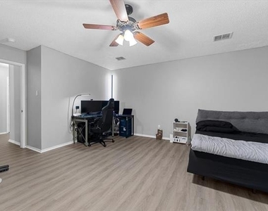 5401 Pandale Valley Drive - Photo Thumbnail 18