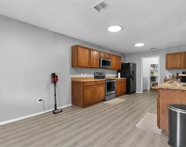 5401 Pandale Valley Drive - Photo Thumbnail 10