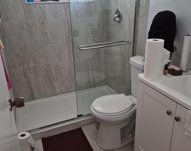 1001 Sw 74th Avenue - Photo Thumbnail 1