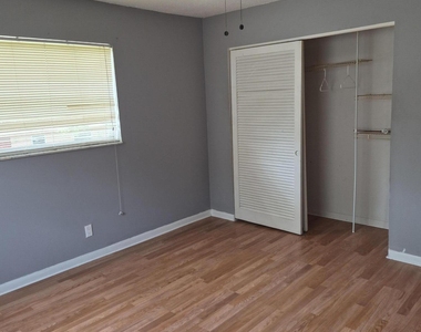 1001 Sw 74th Avenue - Photo Thumbnail 2