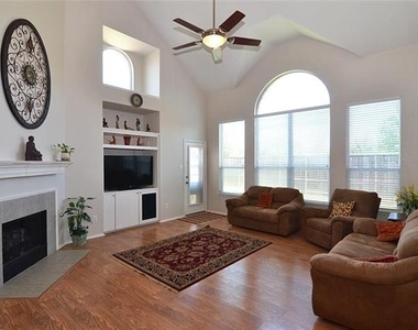 4401 Caledonia Creek Lane - Photo Thumbnail 8
