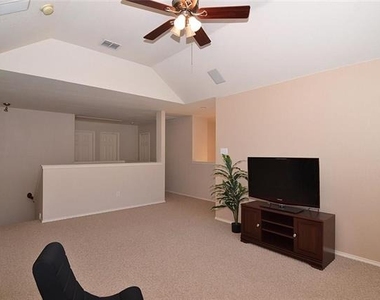4401 Caledonia Creek Lane - Photo Thumbnail 10