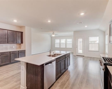 903 Feldspar Way - Photo Thumbnail 5