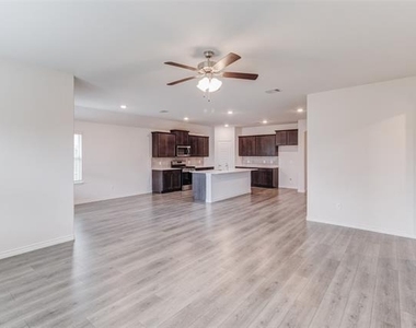 903 Feldspar Way - Photo Thumbnail 10