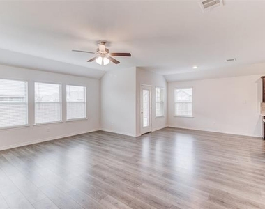 903 Feldspar Way - Photo Thumbnail 12