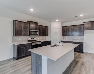 903 Feldspar Way - Photo Thumbnail 7