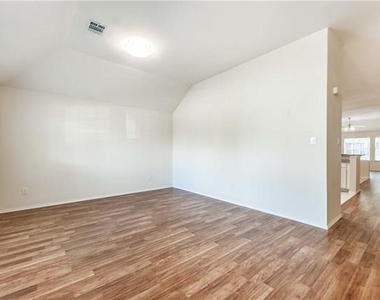 2424 Brycewood Lane - Photo Thumbnail 2