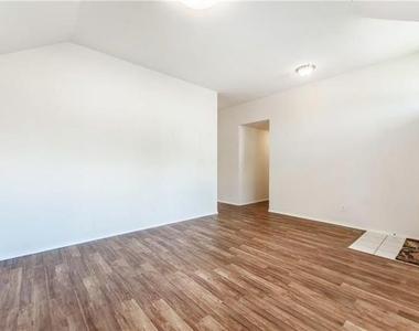 2424 Brycewood Lane - Photo Thumbnail 3
