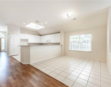 2424 Brycewood Lane - Photo Thumbnail 10