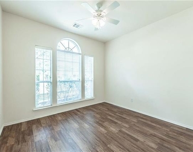 2424 Brycewood Lane - Photo Thumbnail 17