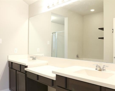 1108 Kingston Court - Photo Thumbnail 10