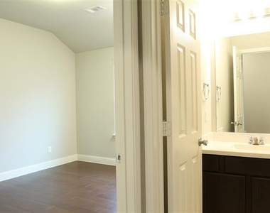 1108 Kingston Court - Photo Thumbnail 15