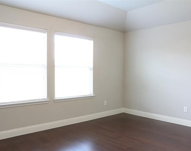 1108 Kingston Court - Photo Thumbnail 13