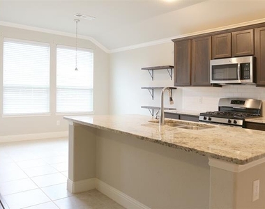 1108 Kingston Court - Photo Thumbnail 4