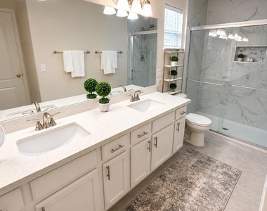 9151 W Greenway Road - Photo Thumbnail 4