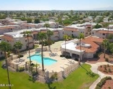 9151 W Greenway Road - Photo Thumbnail 10