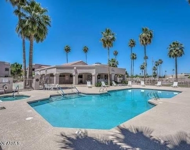 9151 W Greenway Road - Photo Thumbnail 8