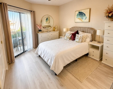 9151 W Greenway Road - Photo Thumbnail 3