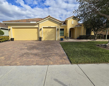 2095 Nw Diamond Creek Way - Photo Thumbnail 1