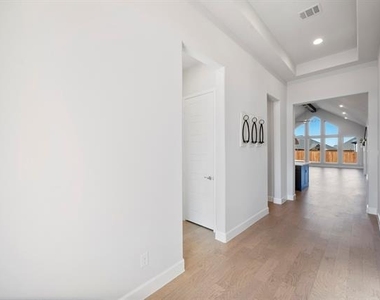 552 Horsetail Way - Photo Thumbnail 3