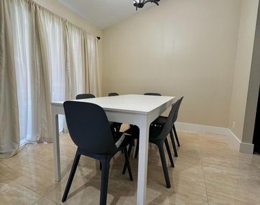5520 Coach House Circle - Photo Thumbnail 14