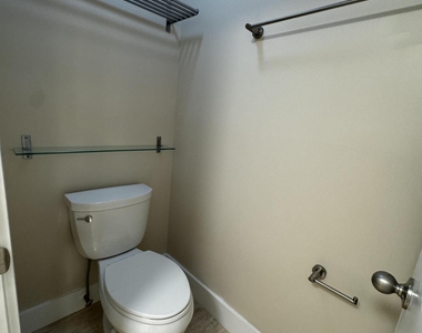 5520 Coach House Circle - Photo Thumbnail 24