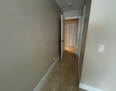 5520 Coach House Circle - Photo Thumbnail 16