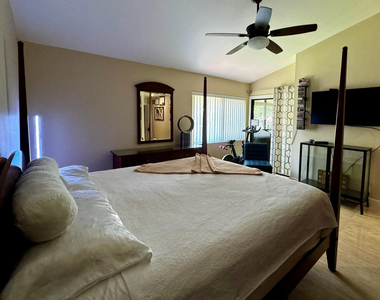 5520 Coach House Circle - Photo Thumbnail 18