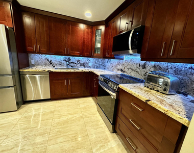 5520 Coach House Circle - Photo Thumbnail 8