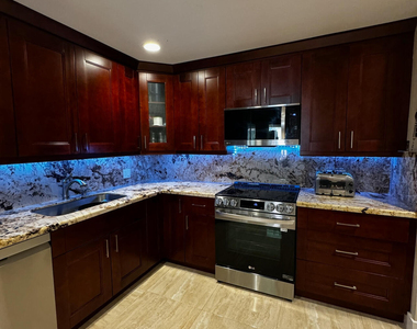 5520 Coach House Circle - Photo Thumbnail 7