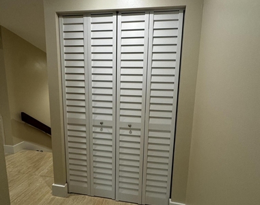 5520 Coach House Circle - Photo Thumbnail 5