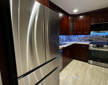 5520 Coach House Circle - Photo Thumbnail 9