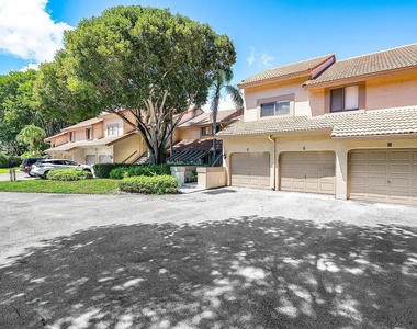 5520 Coach House Circle - Photo Thumbnail 1