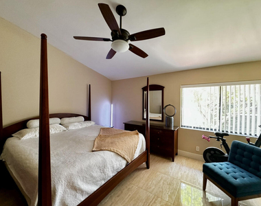 5520 Coach House Circle - Photo Thumbnail 17