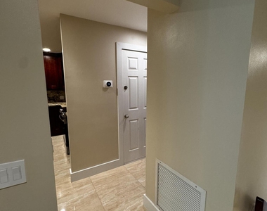 5520 Coach House Circle - Photo Thumbnail 6