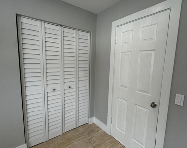 5520 Coach House Circle - Photo Thumbnail 34