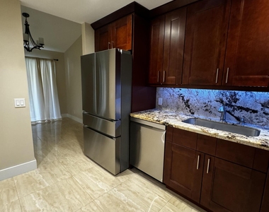 5520 Coach House Circle - Photo Thumbnail 11