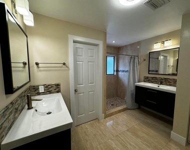 5520 Coach House Circle - Photo Thumbnail 28