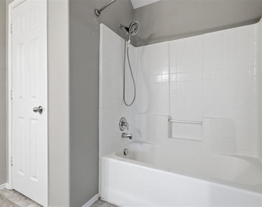 111 Shadybrook Drive - Photo Thumbnail 21