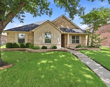 111 Shadybrook Drive - Photo Thumbnail 2