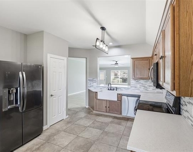 111 Shadybrook Drive - Photo Thumbnail 10