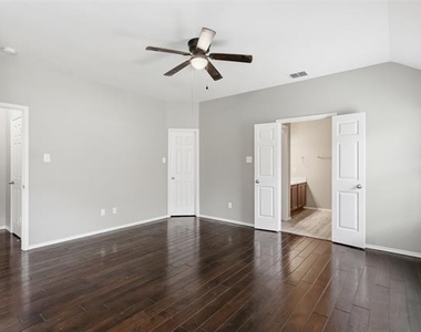 111 Shadybrook Drive - Photo Thumbnail 15